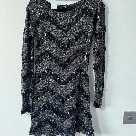 Topshop Dresses & Skirts - Topshop Black and Gray Chevron Sequin Dress
